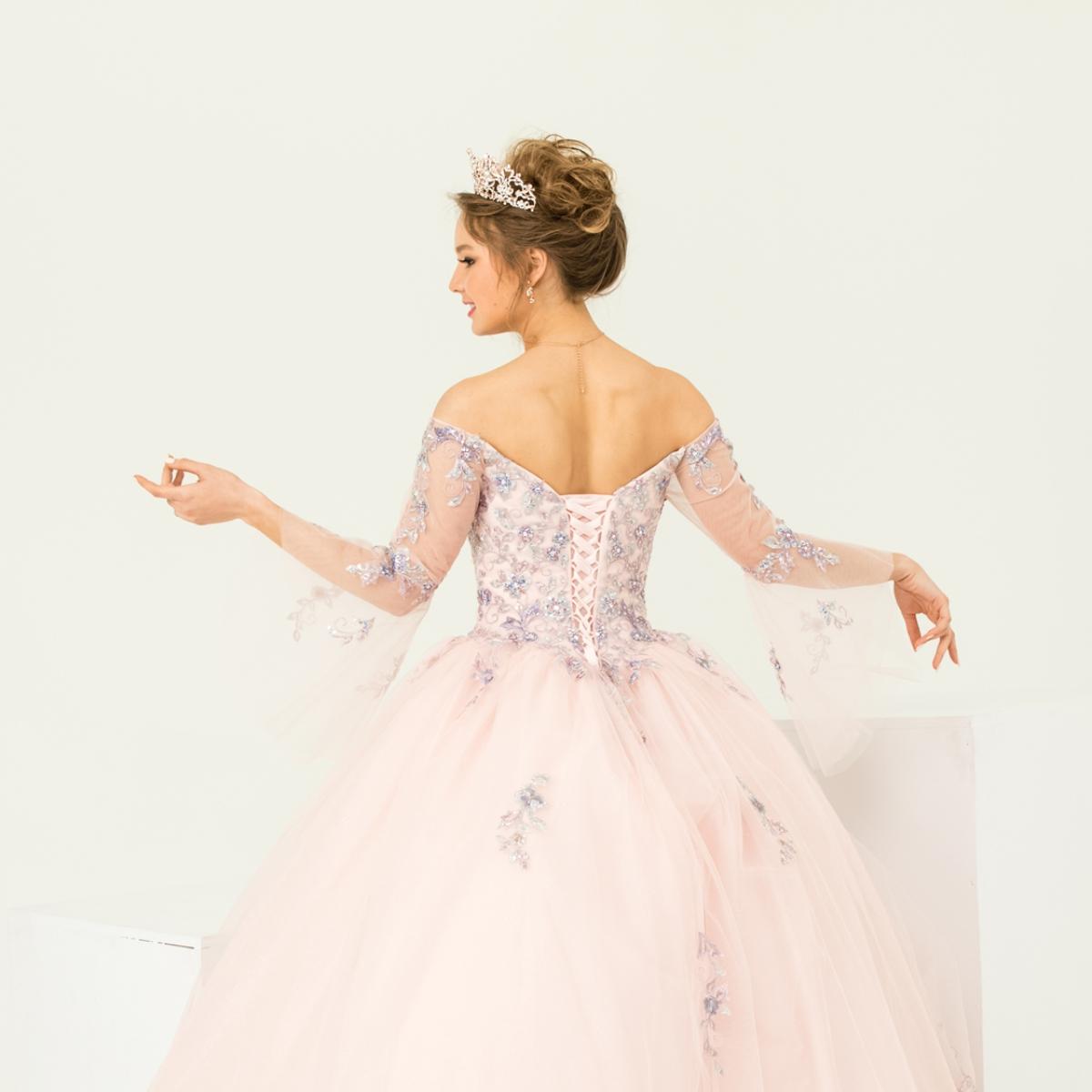 Gowns shine, lace details, light up occasions.