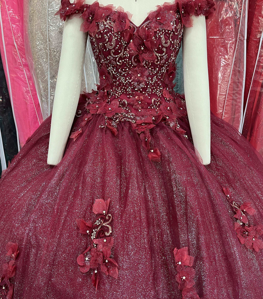 Fine gowns, 3D embroidery, weave dreamy tales.