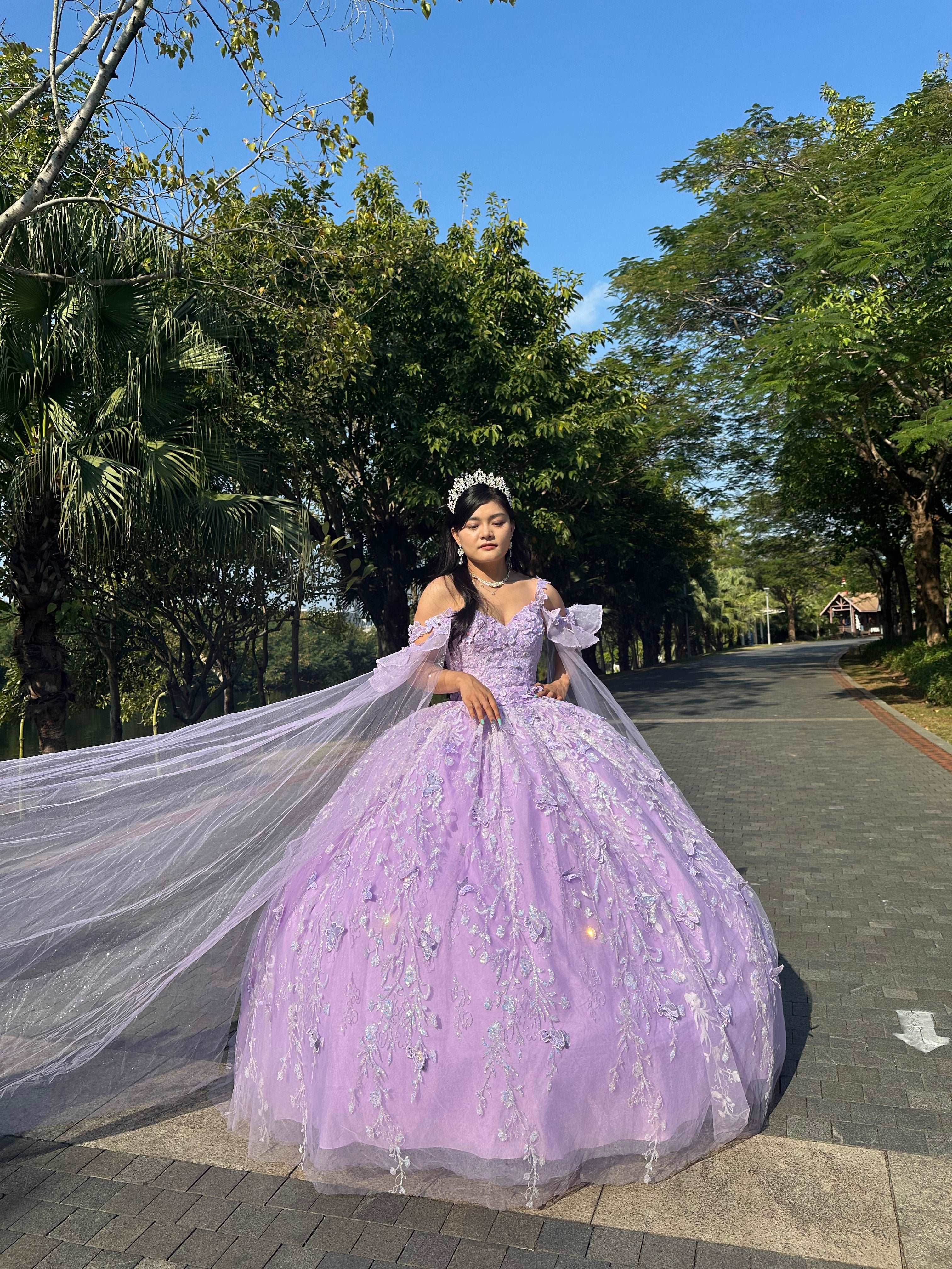 Fine gowns, 3D embroidery, weave dreamy tales.