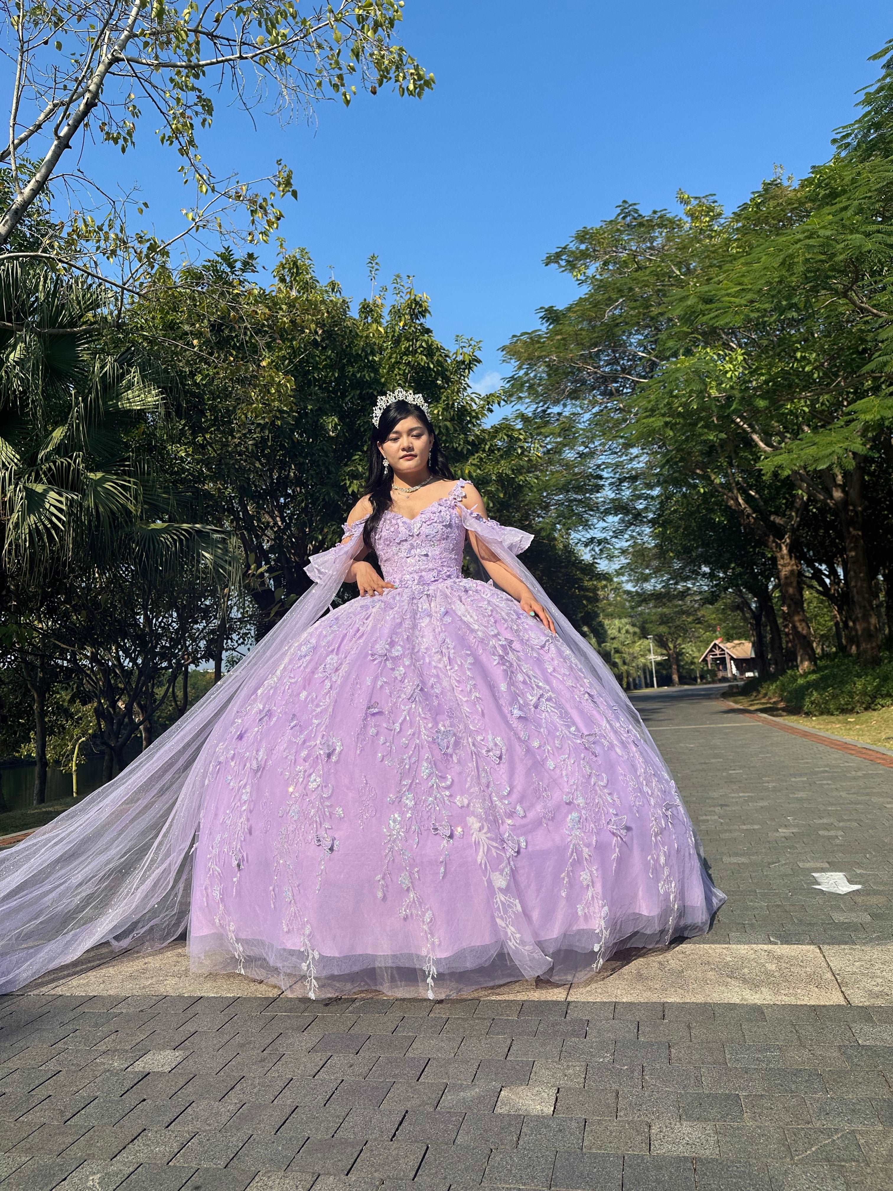 Fine gowns, 3D embroidery, weave dreamy tales.