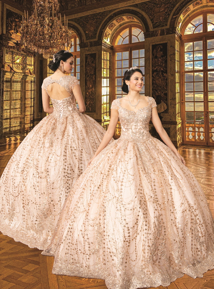 (EN VIVO 22) Vestidos elegantes, joyas brillantes, esculpen una gracia única.