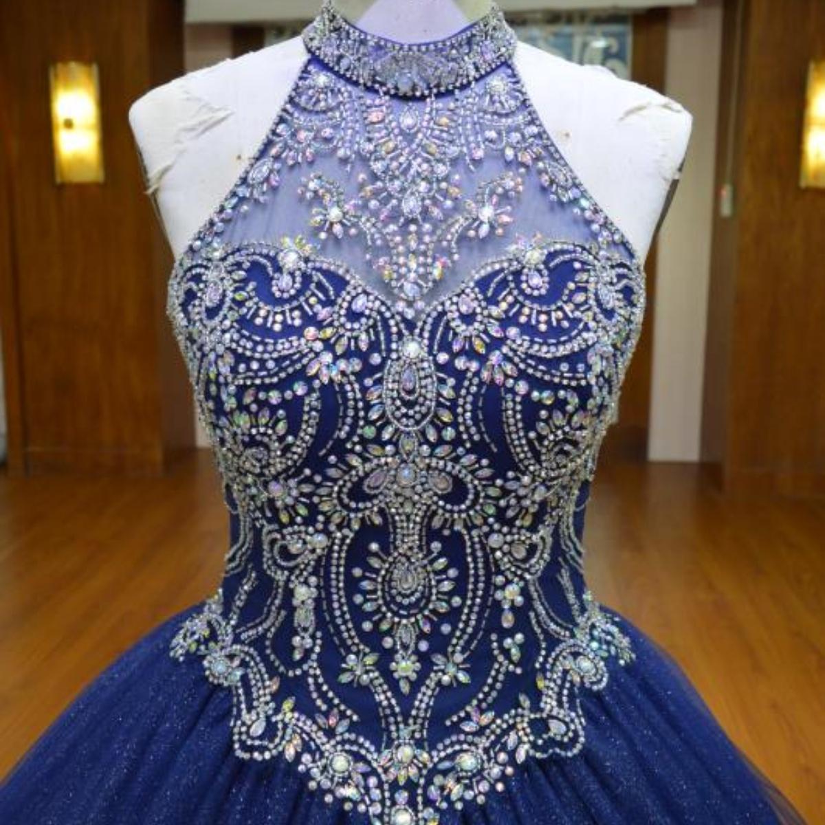 (LIVE 60) Elegant gowns, sparkling jewels, carve unique grace.