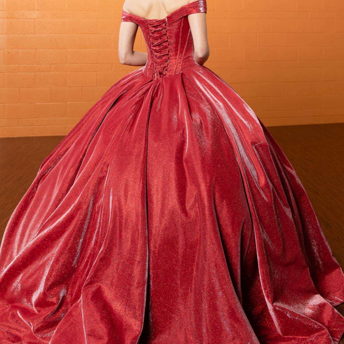 Fine gowns, 3D embroidery, weave dreamy tales.