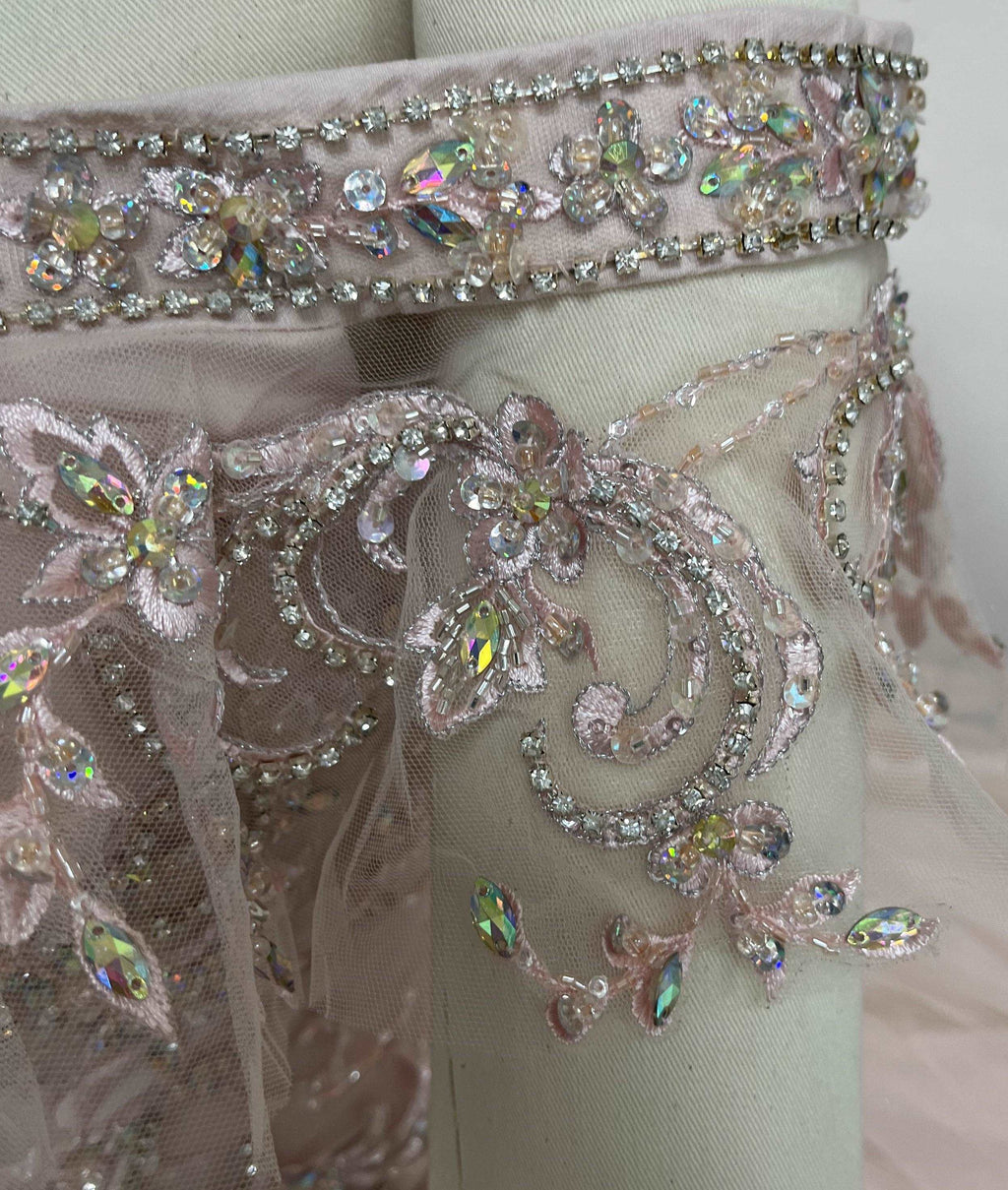 Gowns shine, lace details, light up occasions.