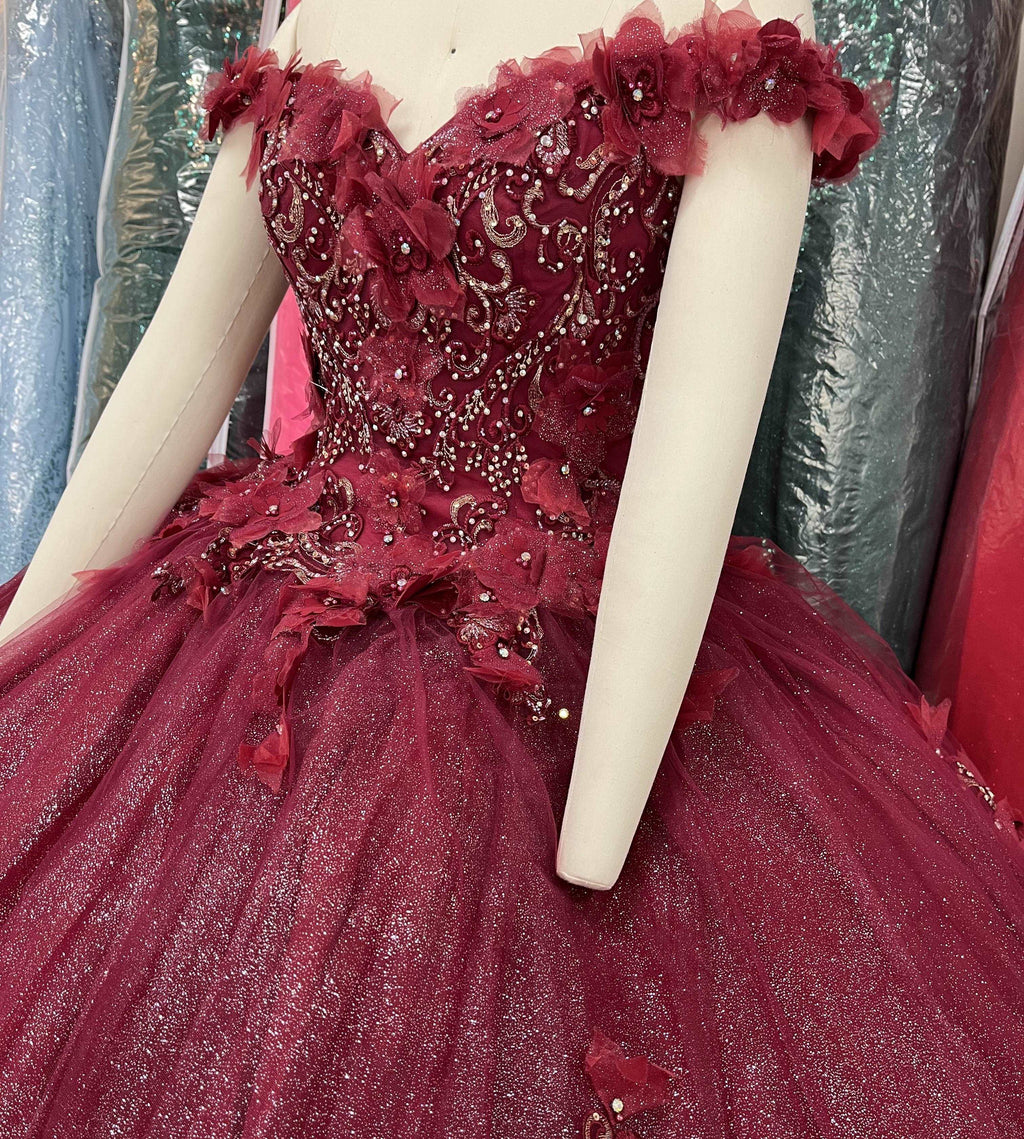 Fine gowns, 3D embroidery, weave dreamy tales.