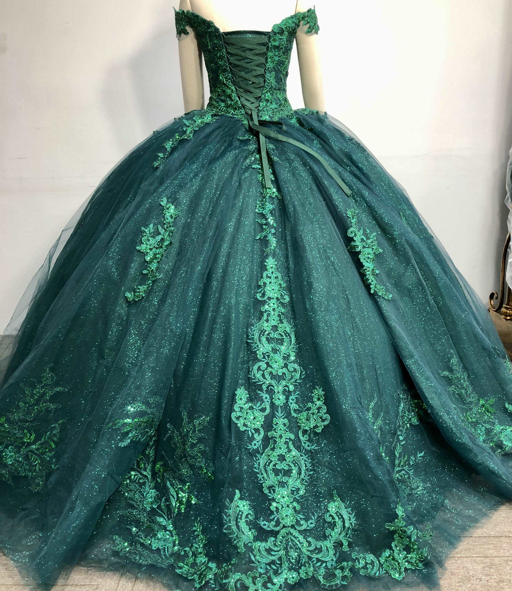 Fine gowns, 3D embroidery, weave dreamy tales.