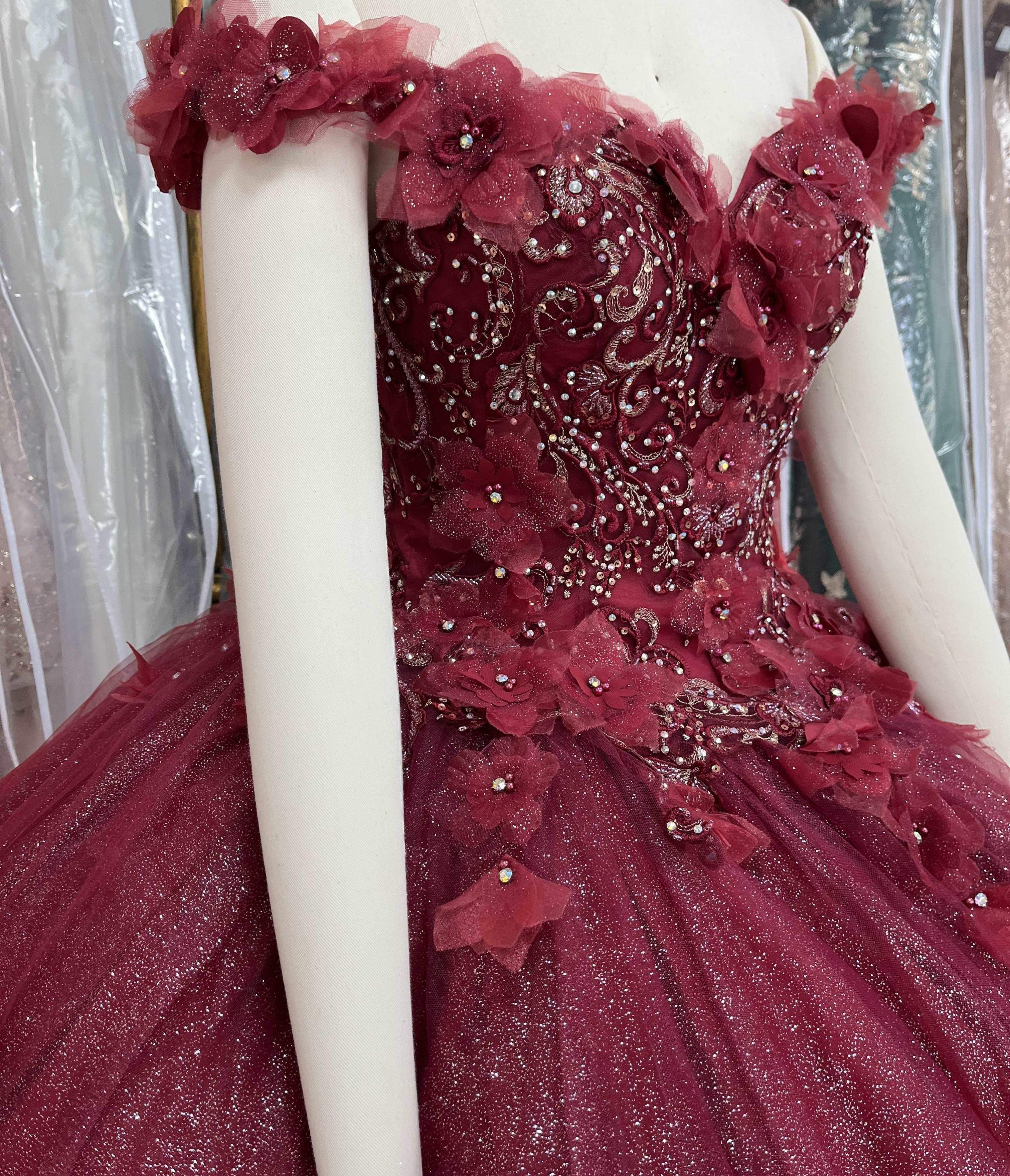 Fine gowns, 3D embroidery, weave dreamy tales.