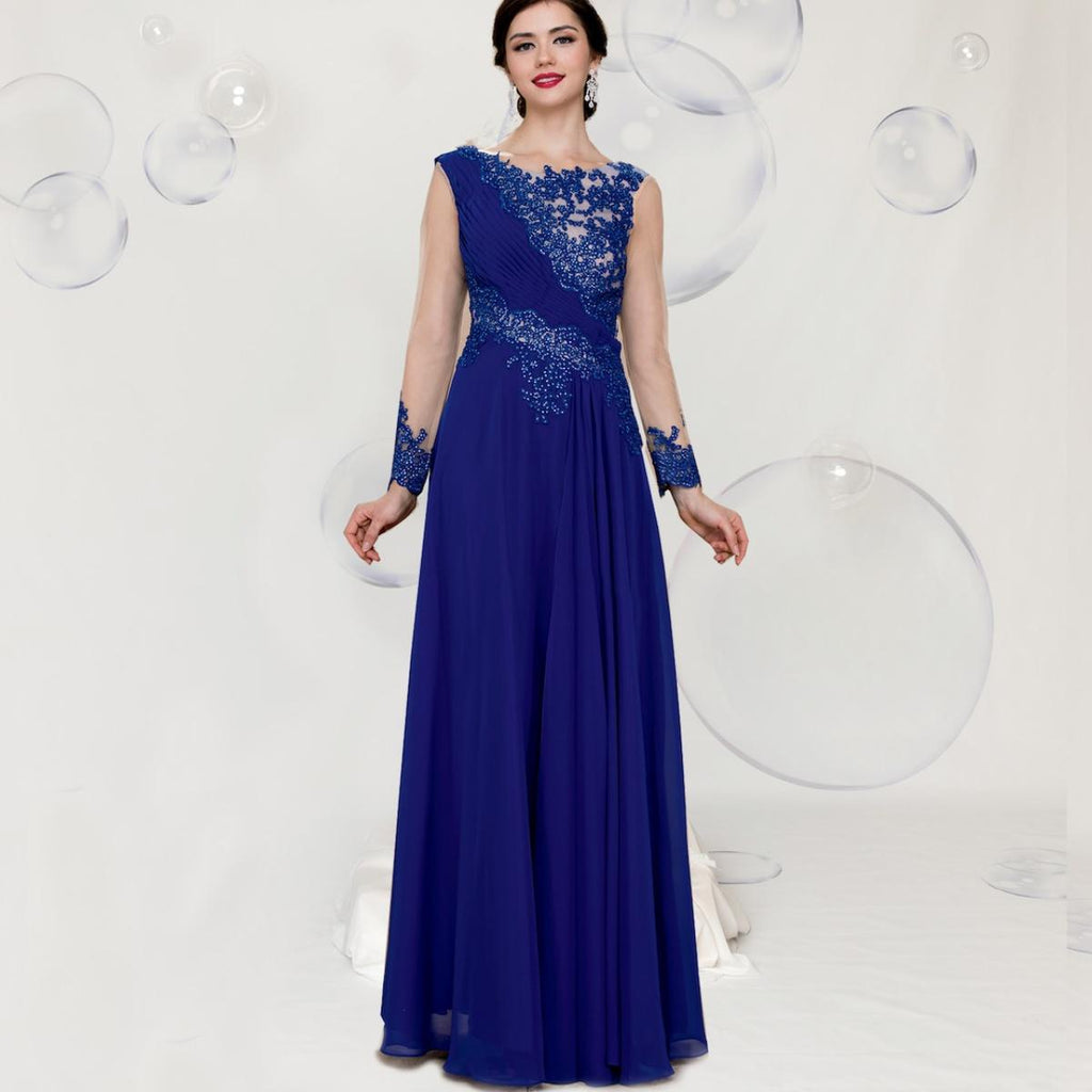 A beautiful gown, off-shoulder, reveals noble air.